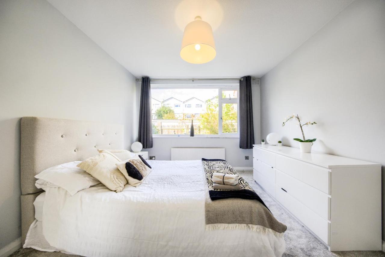 Town Centre Apartment 레밍톤 외부 사진