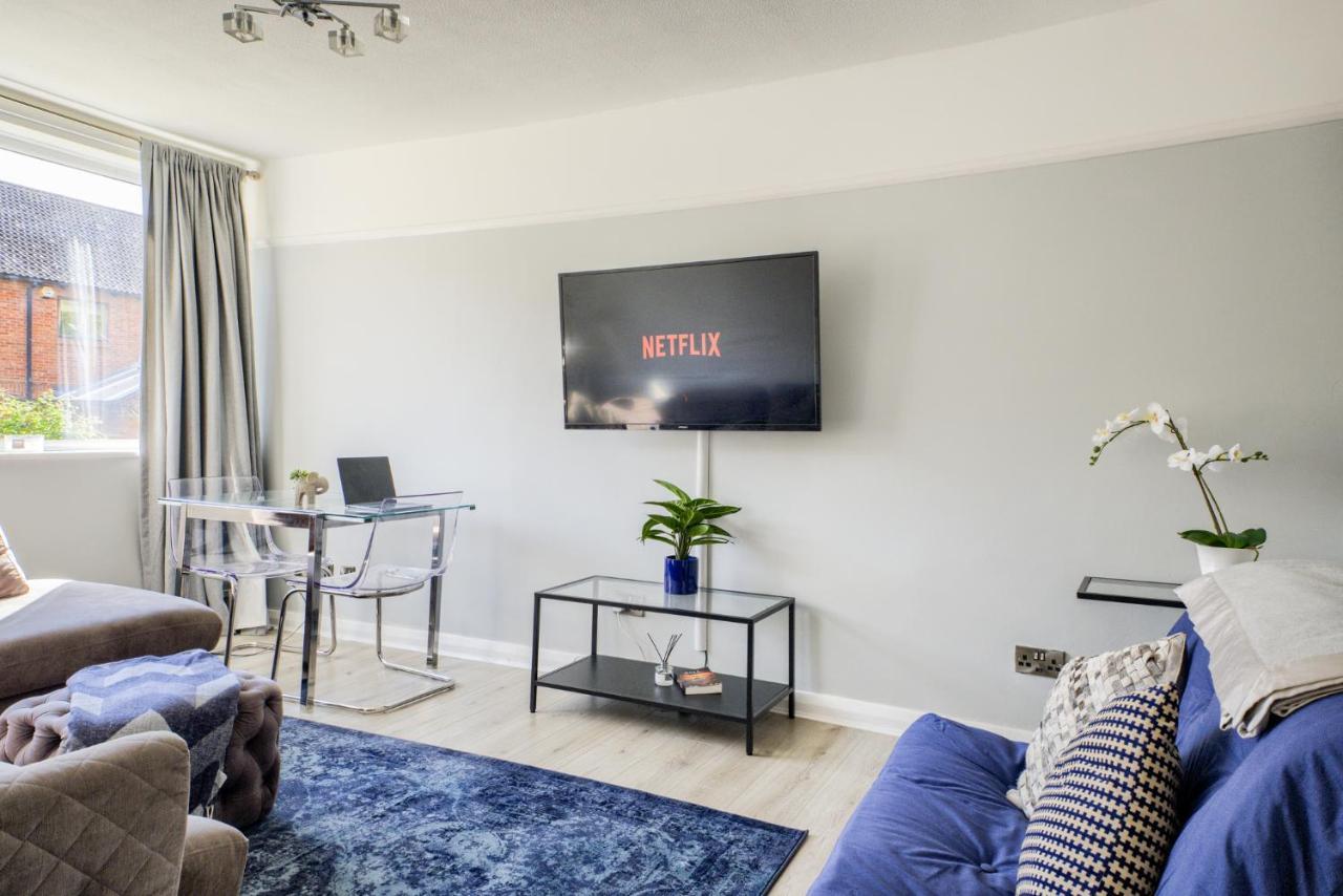 Town Centre Apartment 레밍톤 외부 사진